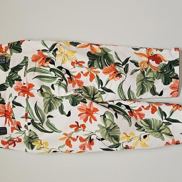 CHICO'S The So Slimming® 180 Brigitte Orchid Print Capris, NEW, Sz 4 - Picture 4 of 11